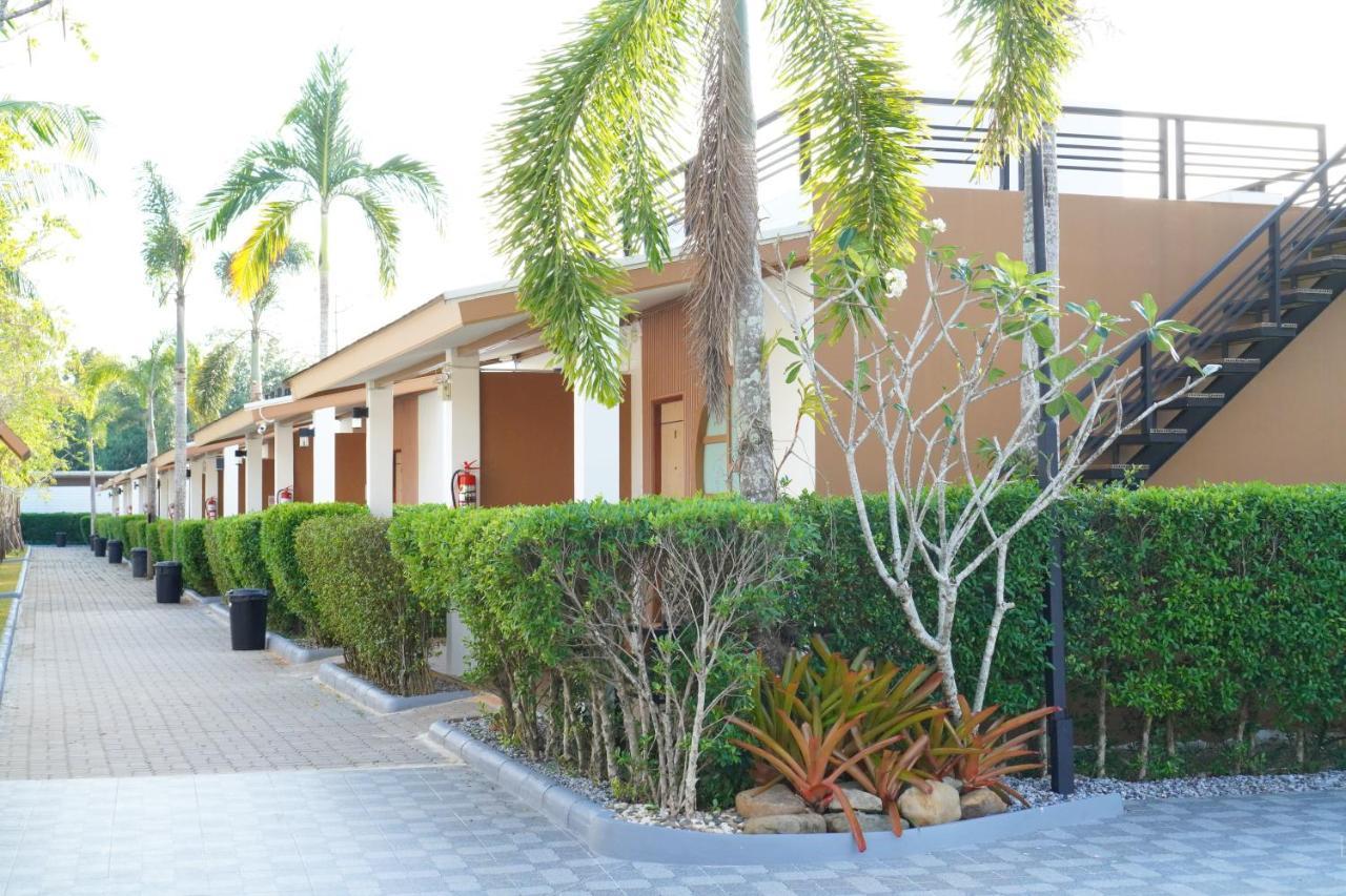 Ip Plus Resort - Chanthaburi Extérieur photo