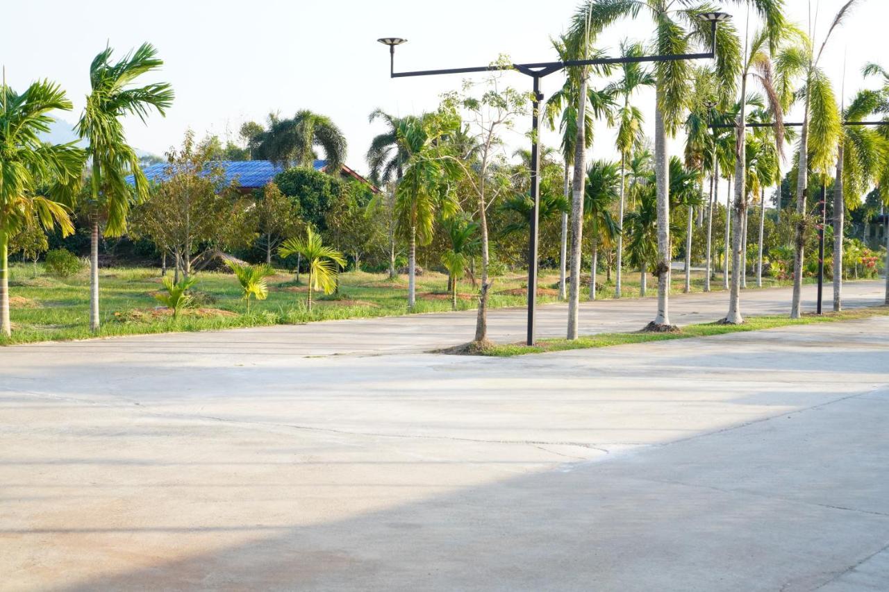 Ip Plus Resort - Chanthaburi Extérieur photo
