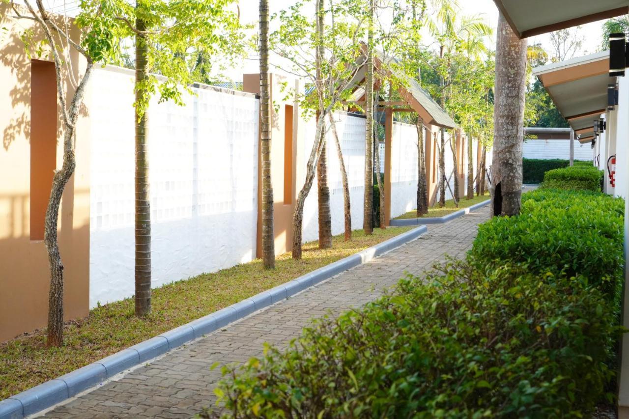 Ip Plus Resort - Chanthaburi Extérieur photo