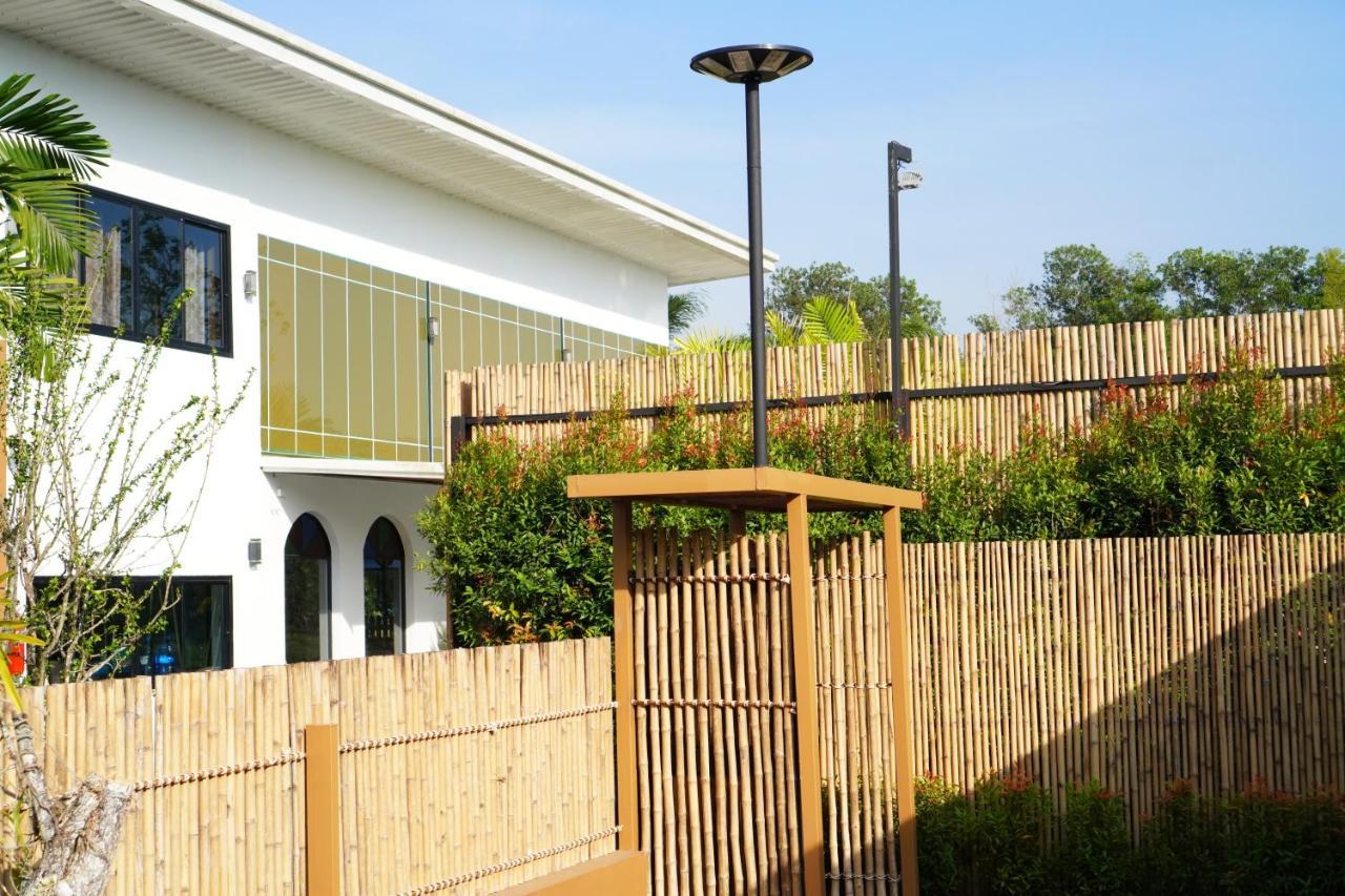 Ip Plus Resort - Chanthaburi Extérieur photo