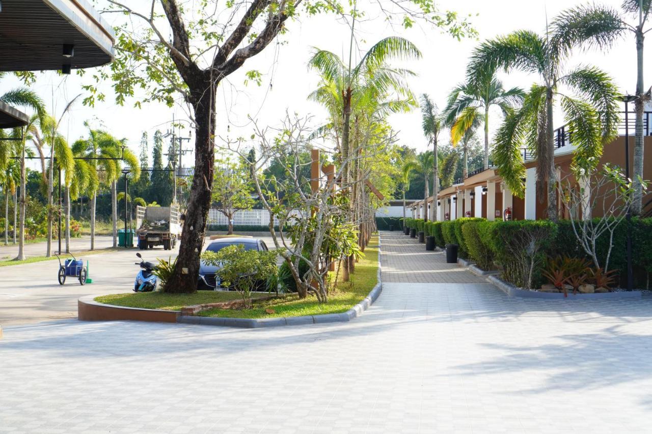 Ip Plus Resort - Chanthaburi Extérieur photo